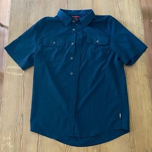 Gerry men’s short sleeve quick dry shirt. Size small.